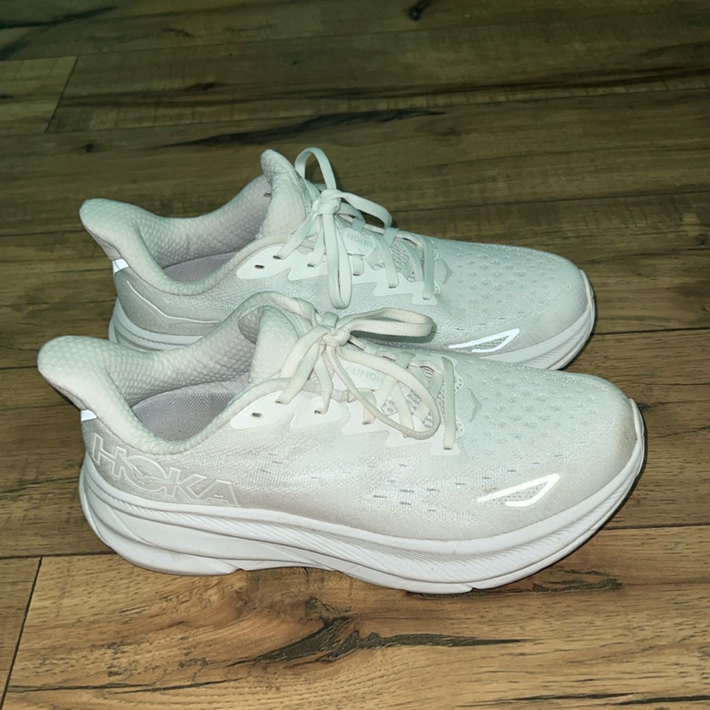 women’s hokas clifton 9s
